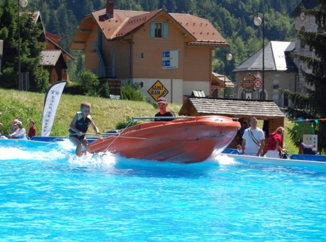  esquí acuático infantil en alberca 